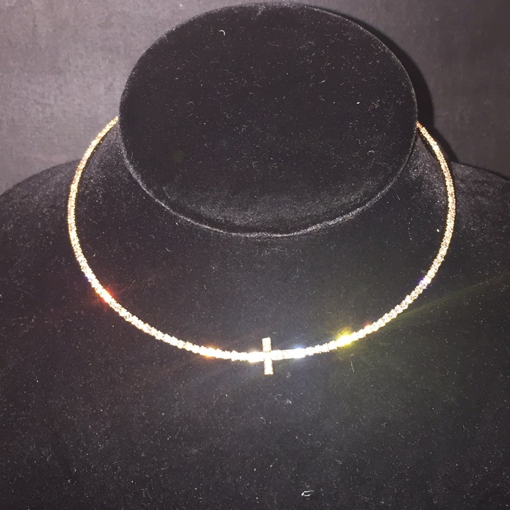 Cross cubic zirconia choker